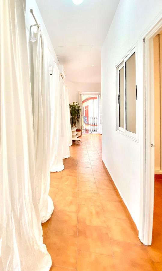 Comfortable Studio Old Town, Parking Optional Seville Luaran gambar