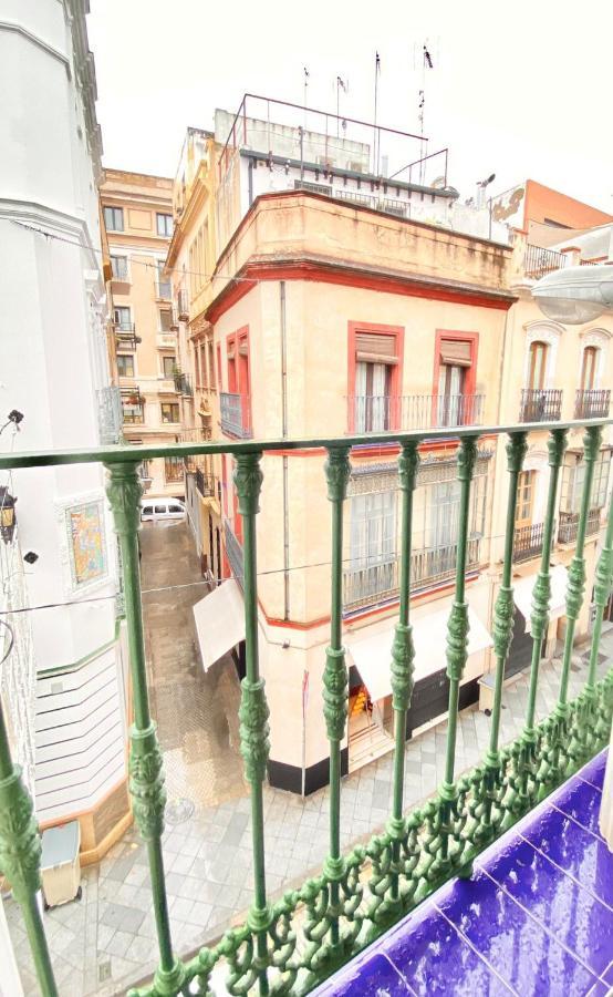 Comfortable Studio Old Town, Parking Optional Seville Luaran gambar