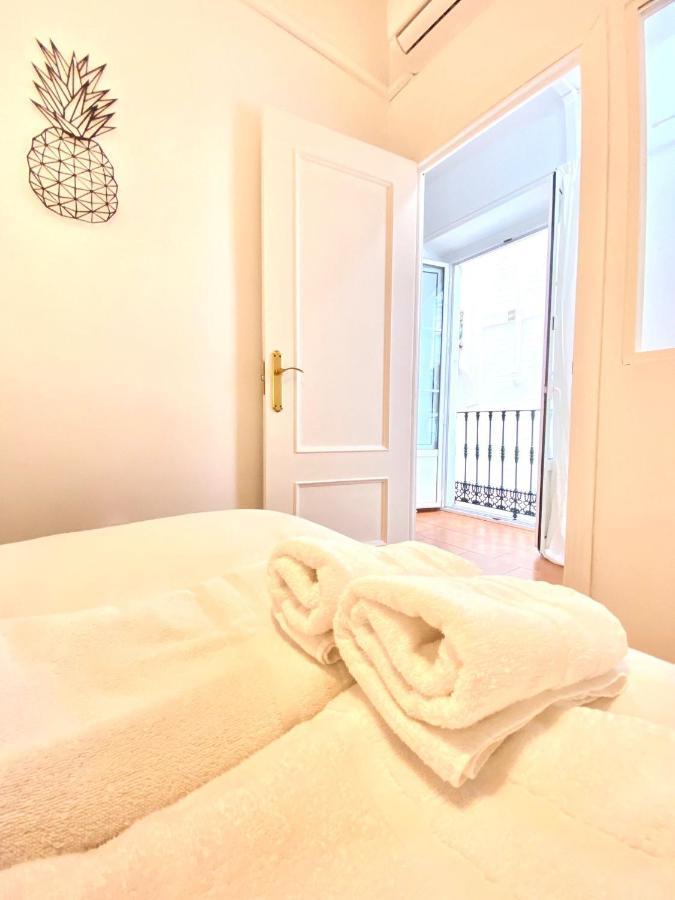 Comfortable Studio Old Town, Parking Optional Seville Luaran gambar