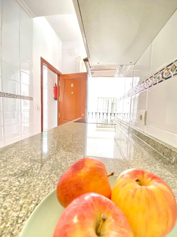 Comfortable Studio Old Town, Parking Optional Seville Luaran gambar