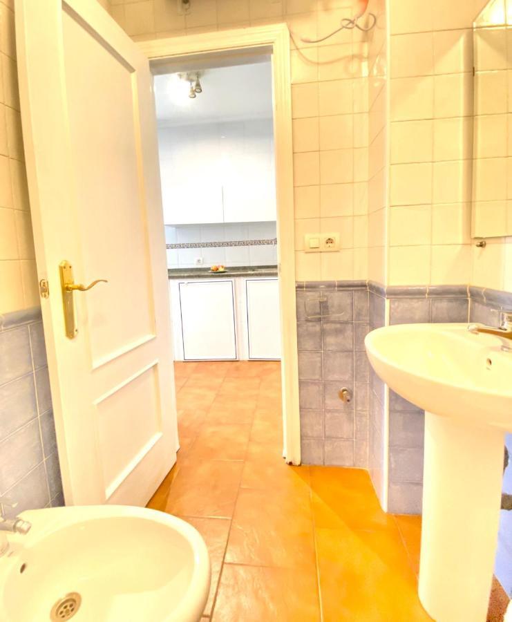 Comfortable Studio Old Town, Parking Optional Seville Luaran gambar